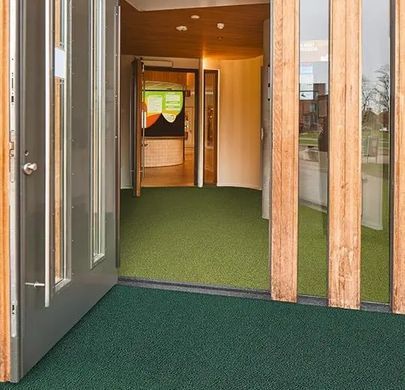 Входная система Forbo Coral у плитках 2608 fresh grass fresh grass